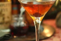 Classic Manhattan Cocktail Recipe with Rye and Sweet Vermouth