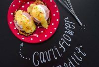 Cauliflower Eggs Benedict with Creamy Hollandaise
