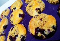 Blueberry Muffins with Buttery Crumble Topping