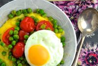 Creamy Grits with Peas and Cheese
