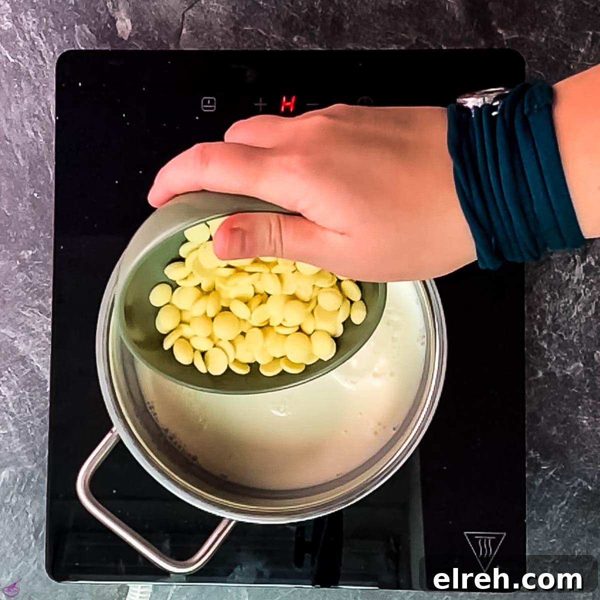 White Chocolate Pudding Recipe to Impress Guests 7 Add the white chocolate to the milk.