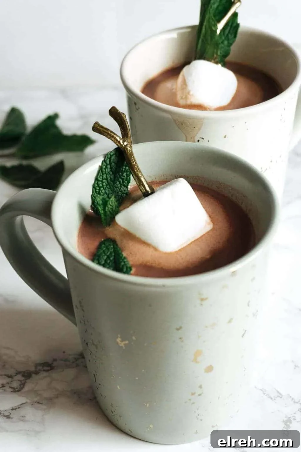 two mugs of boozy mint hot chocolate