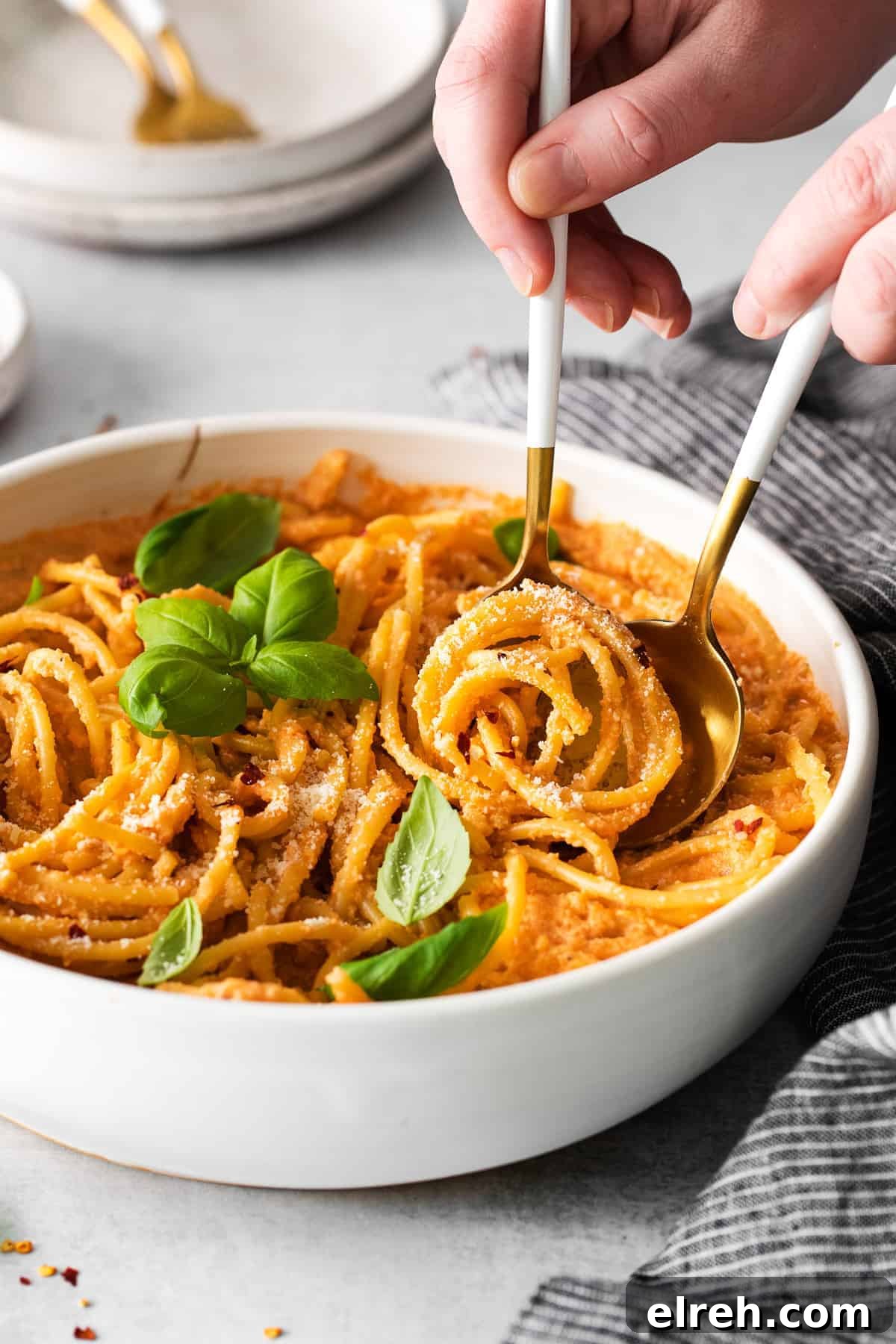 This is the best creamy vegan pasta. It's made with a delicious creamy tomato basil vegan pasta sauce made from cashews and served with your favorite noodle. pasta in bowl