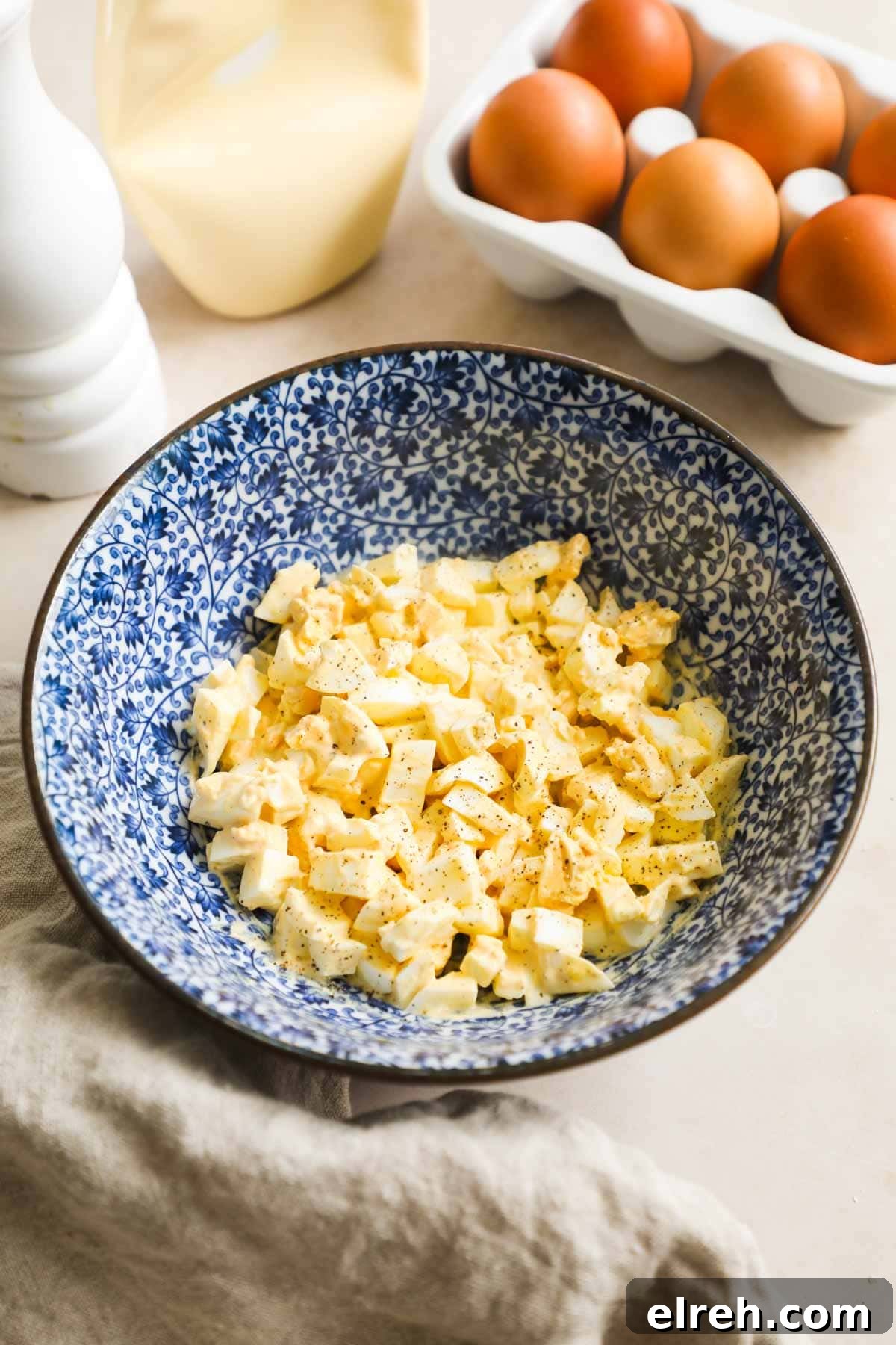 22 Delicious Sides to Serve with Chicken Wings 22 Easy and simple classic egg salad made with Kewpie mayo, salt, pepper, and chopped hard-boiled eggs in a bowl.