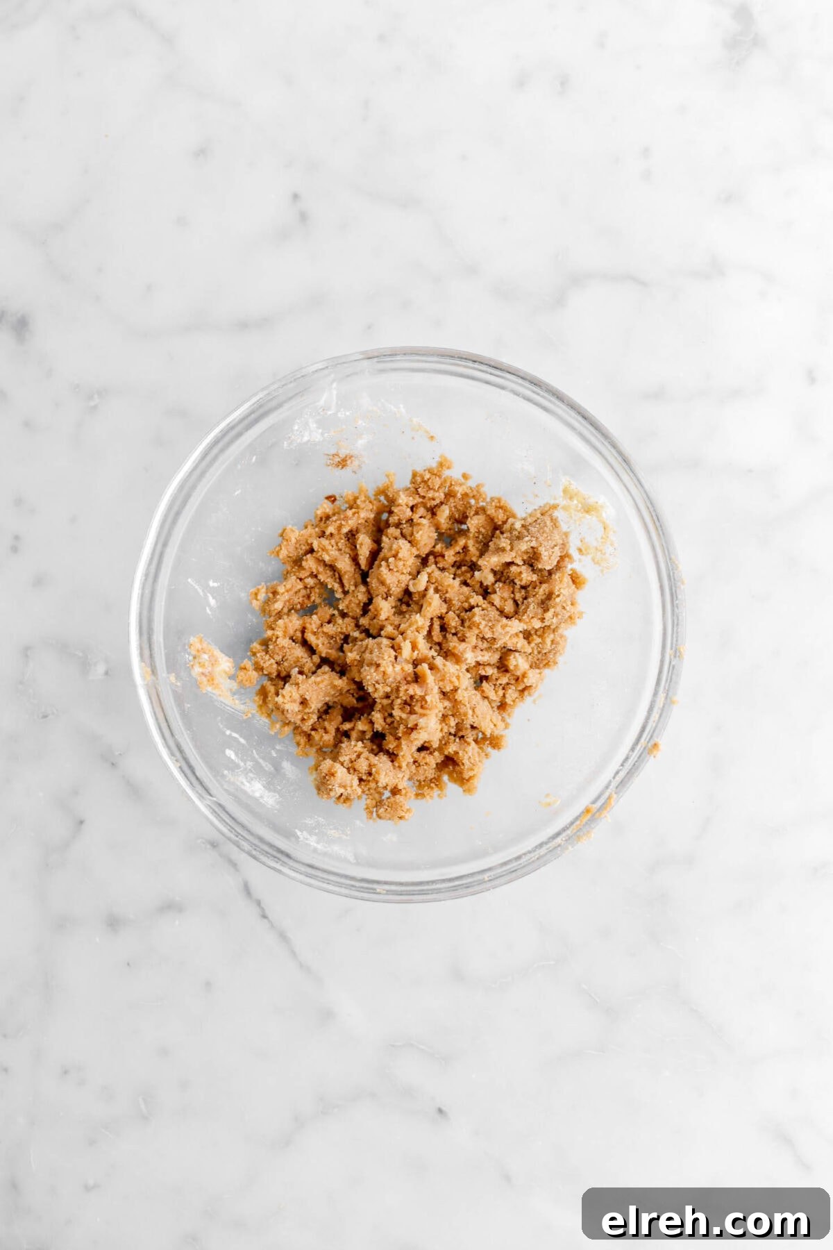 Peach Cobbler Crisp with Brown Sugar and Cinnamon 11 streusel in glass bowl.