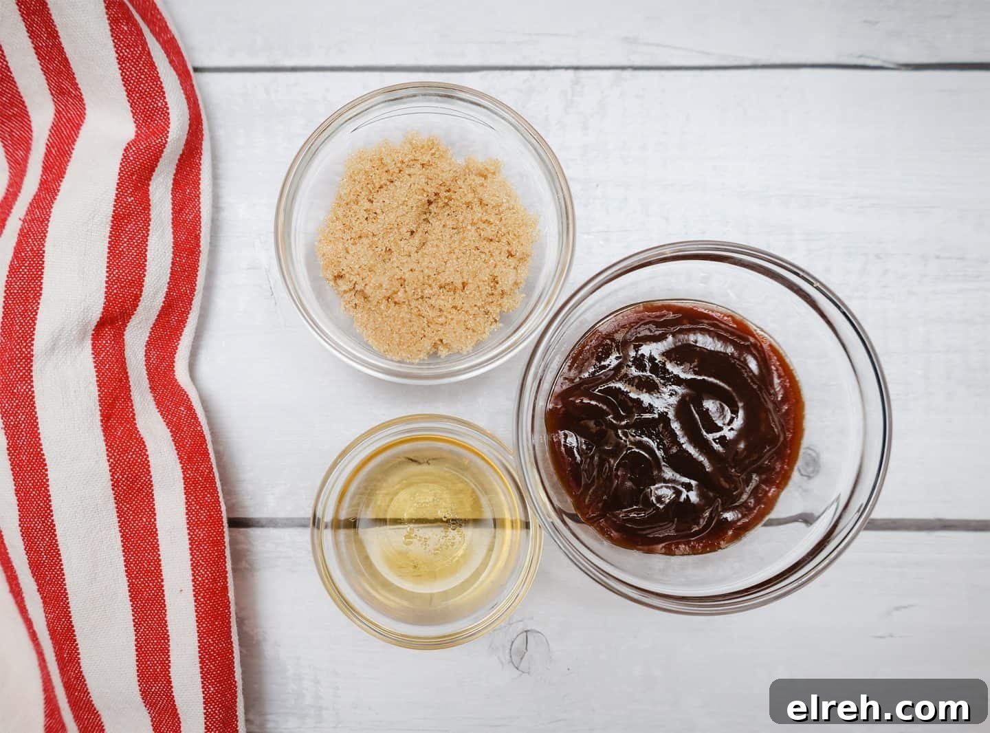 How to Make Steve Harvey's Homemade BBQ Sauce 4 Is white vinegar or apple cider vinegar better for BBQ sauce?